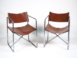 Vente aux enchères Michel CADESTIN. Paire de fauteuils modèle "Président", structure repl