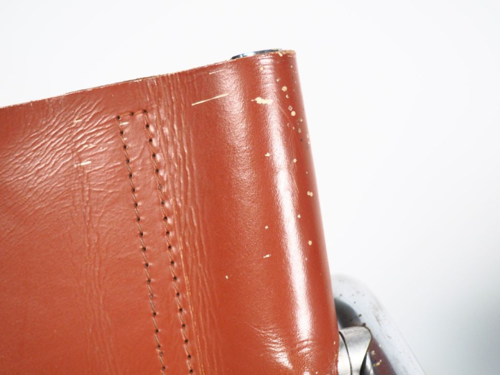 Michel CADESTIN. Paire de fauteuils modèle "Président", structure repl