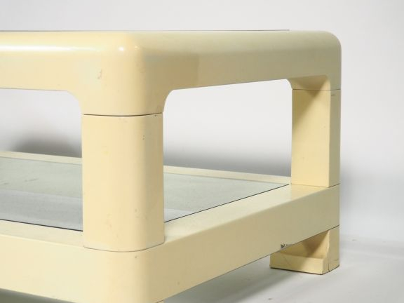 Peter GHYCZY. Table des années 70 en plastique blanc, deux plateaux en