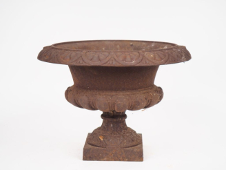 Vente aux enchères Vase Médicis en fonte. H. 27 cm