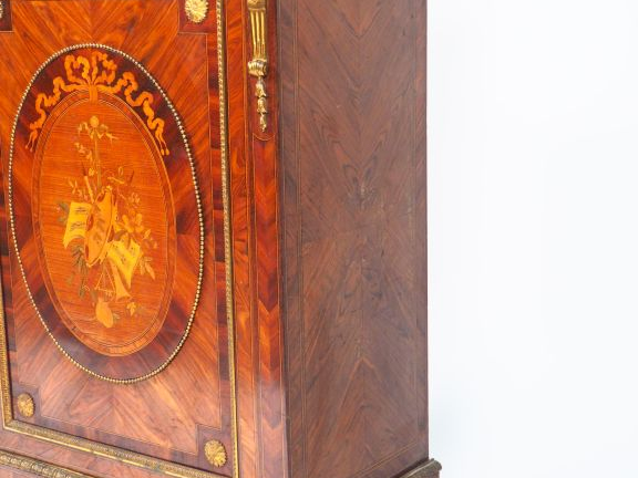 Meuble d'appui Napoléon III de style Louis XVI en marqueterie, à décor