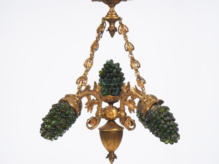 Suspension à cinq lumières en métal et verre à décor de grappes de rai