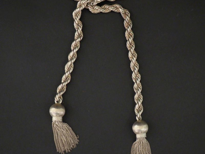 Ceinture souple, maille torsadée,  en argent 925, terminées par deux p