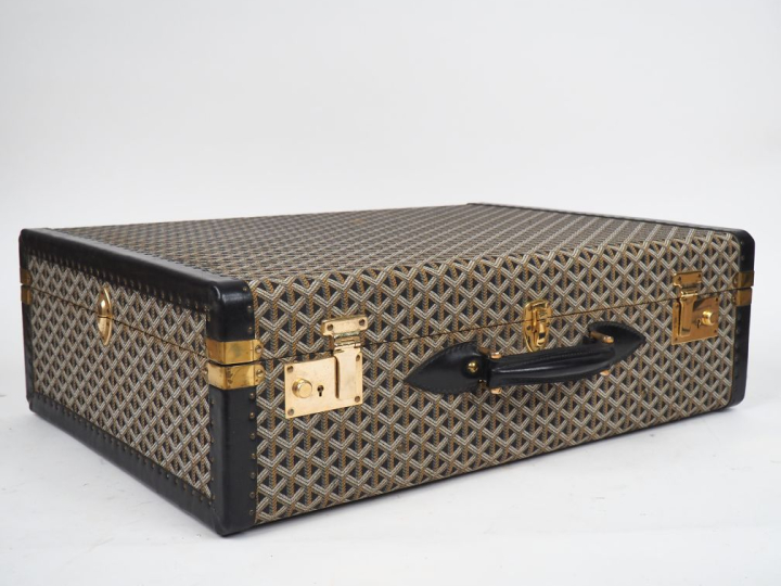 GOYARD, Paris Valise vintage en tissu gainé de cuir noir. Garniture en