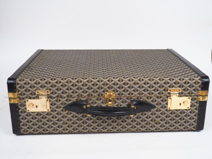 GOYARD, Paris Valise vintage en tissu gainé de cuir noir. Garniture en