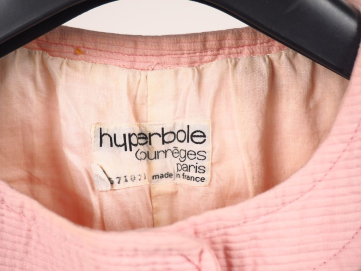 COURREGES, Paris Hyperbole, robe sans manche probablement en coton, de