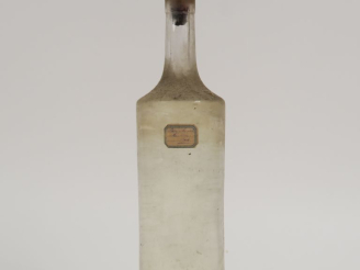 Vente aux enchères 1 TRÈS VIEILLE BOUTEILLE EAU DE VIE DE VIN - 1924 - MISE PARTICULIÈRE
