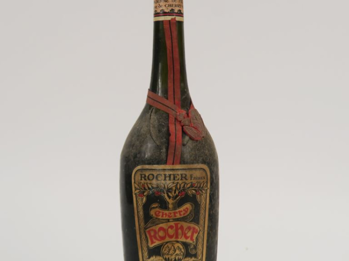 1 VIEILLE BOUTEILLE (1 L) CHERRY ROCHER - CAPS AB