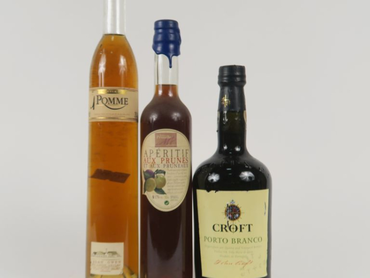 3 BOUTEILLES : 1 PORTO BRANCO CROFT - 1 APERITIF AUX PRUNES (50 CL) - 