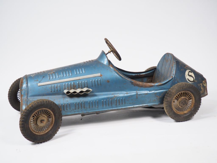 TALBOT GRAND-PRIX.  Voiture à pédales. Dim. 54 x 125 x 40 cm. (sans le