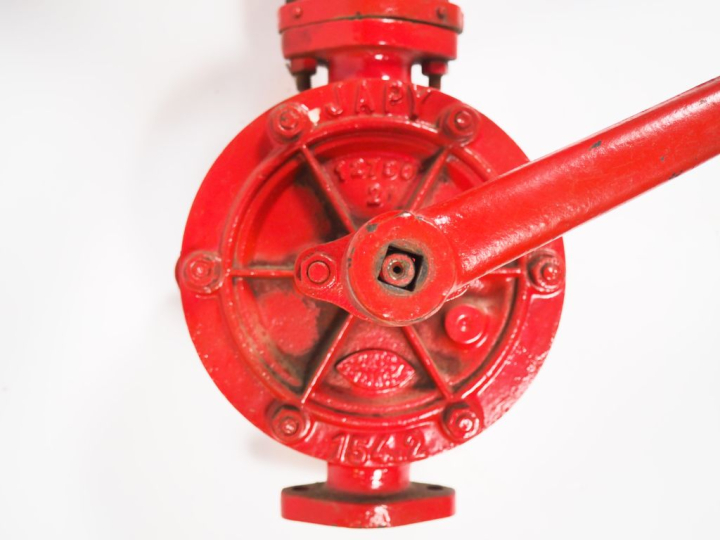 JAPY.  Pompe à essence. Dim. 20 x 102 x 30 cm