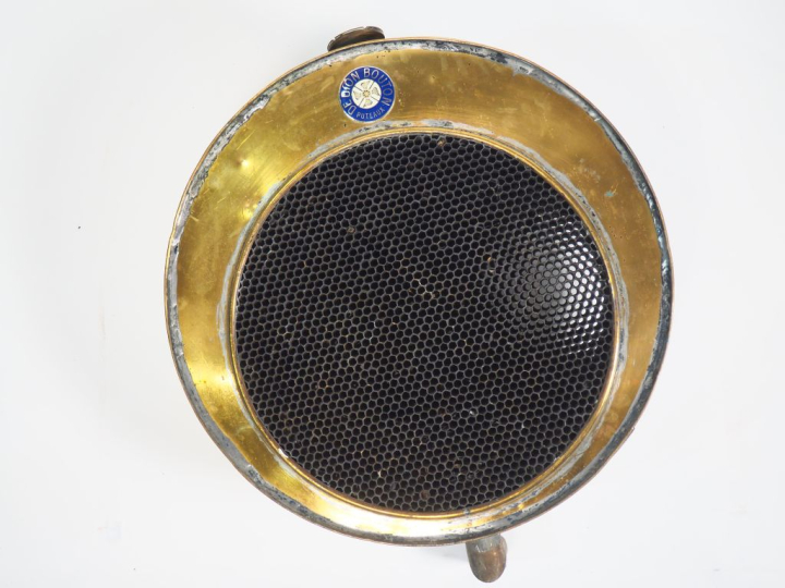 DE DION-BOUTON.  Radiateur automobile n°19267. Diam. 53 cm. (état d'us