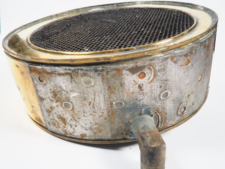 DE DION-BOUTON.  Radiateur automobile n°19267. Diam. 53 cm. (état d'us