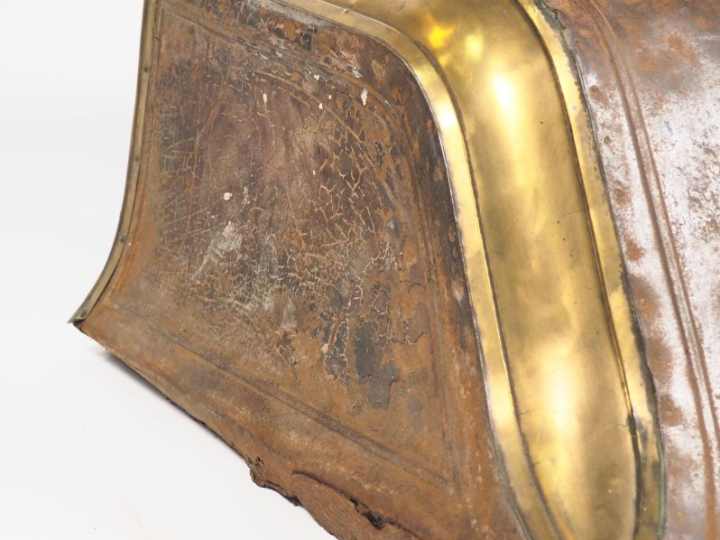 RENAULT VICTORIA. Calandre. Dim. 45 x 84 x 47 cm. (état d'usage)