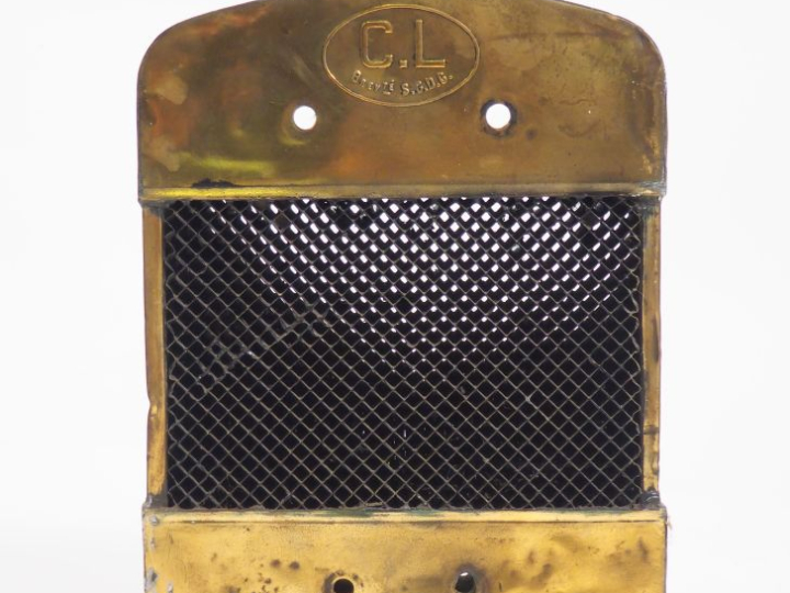 C.L.  Radiateur automobile. Dim. 43 x 30 x 13 cm.