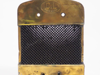 Vente aux enchères C.L.  Radiateur automobile. Dim. 43 x 30 x 13 cm.