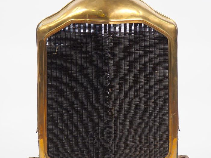 Radiateur automobile. Dim. 74,5 x 60 x 34 cm.
