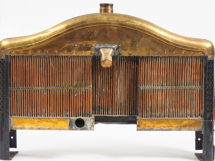 Radiateur automobile. Dim. 68 x 91 x 16 cm.