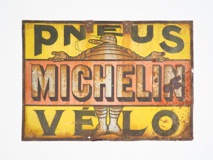 MICHELIN.  "Pneus vélo". Plaque en tôle lithographiée. Dim. 47,5 x 68 
