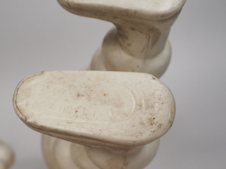 MICHELIN.  Deux sujets bibendums en plastique. Signés. H. 31 cm. (sale