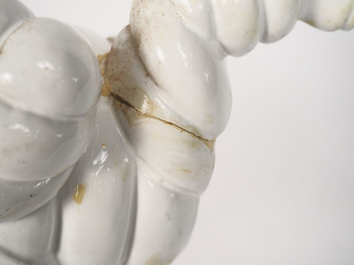 MICHELIN.  Sujet bibendum en fonte surmontant à l'origine un compresse