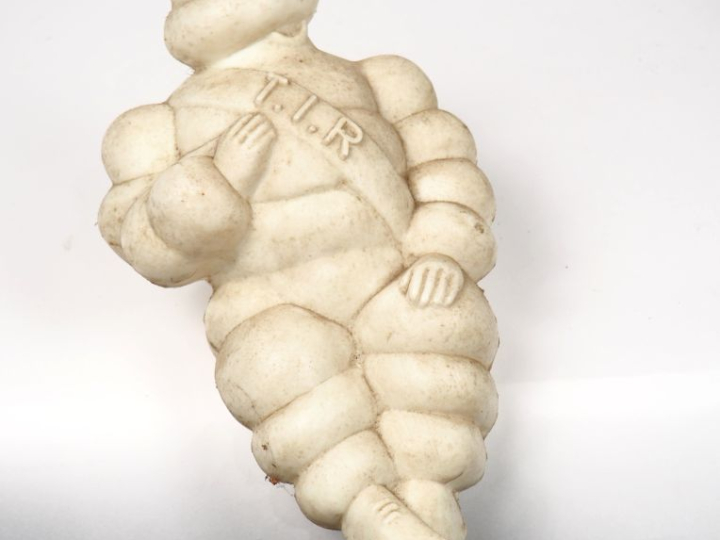 MICHELIN. "Bidendum de camion"  Sujet en plastique. Dim. 30 x 16 cm. (