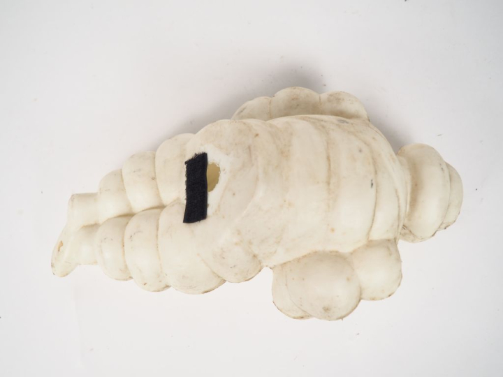 MICHELIN. "Bidendum de camion"  Sujet en plastique. Dim. 30 x 16 cm. (