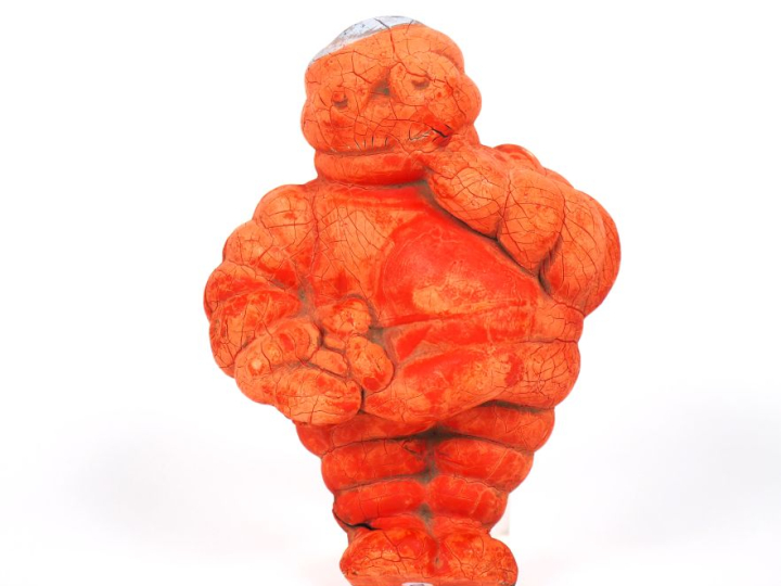 MICHELIN. Bibendum, sujet en caoutchouc rouge circa 1920-1930. (mauvai