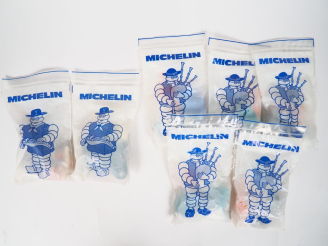 Vente aux enchères MICHELIN.  Lot de sept figurines à monter représentant un bidendum jou