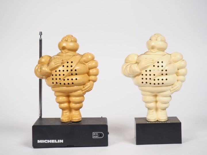 MICHELIN.  Deux radios Bibendum. (manque le système sur une des radios