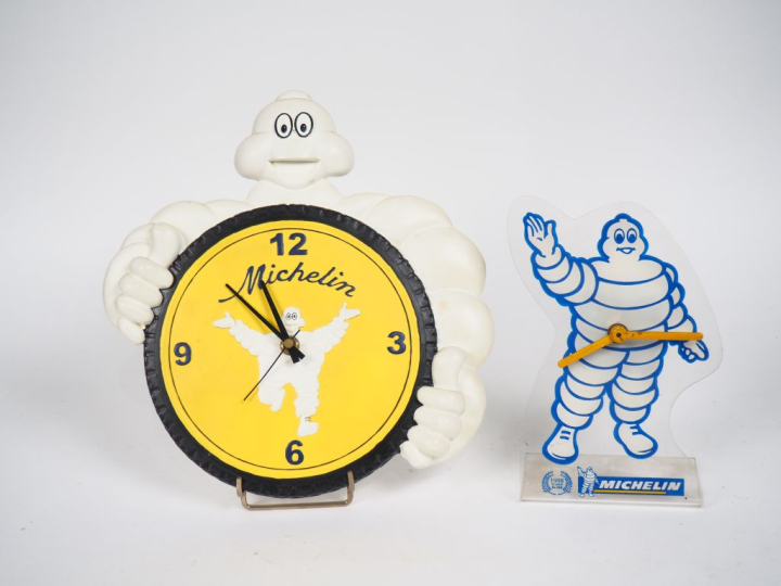 MICHELIN.  Deux horloges Bibendum.