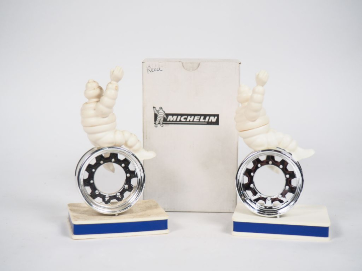 MICHELIN.  Deux trophées Bibendum. H. 17 cm