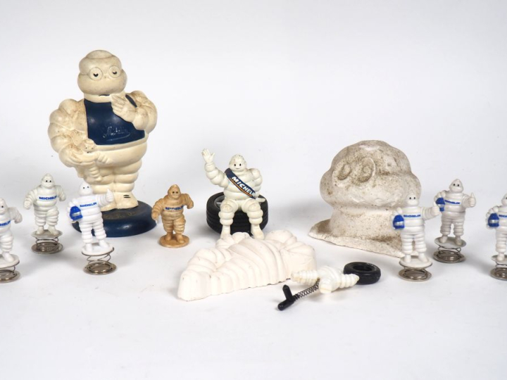 MICHELIN.  Lot de différents sujets Bibendums en plâtre ou en plastiqu