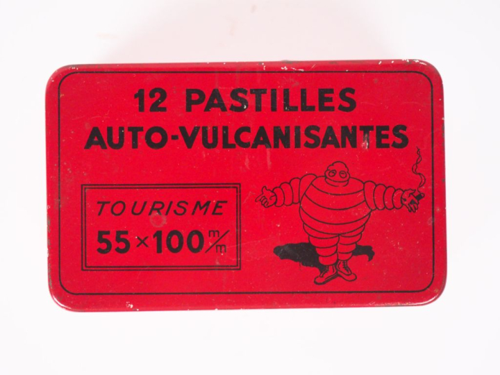 MICHELIN. Boîte en tôle lithographiée rouge, pastille auto vulcanisant