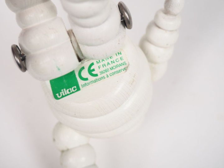 MICHELIN.  Jouets Bibendum comprenant :  - VILAC, un mini avion et un 