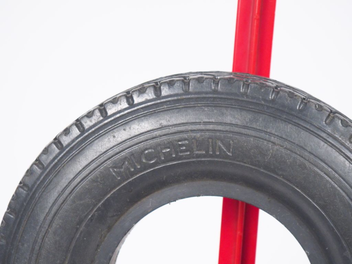 MICHELIN. Jeu d'anneaux en plastique.