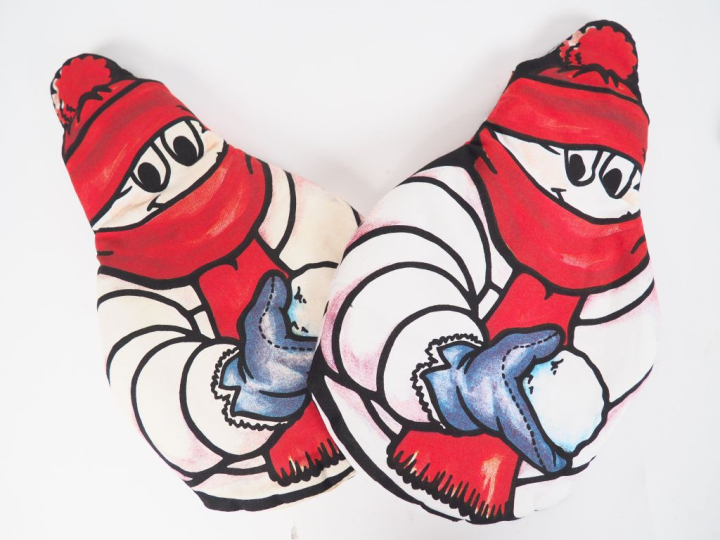 MICHELIN.  Lot d'objets publicitaires comprenant des mugs, gobelets et