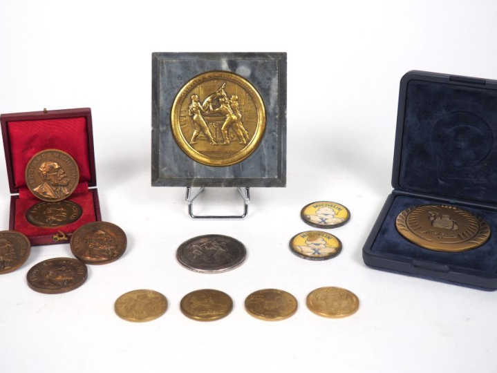 MICHELIN.  Lot de médailles comprenant : - Cinq médailles du travail e