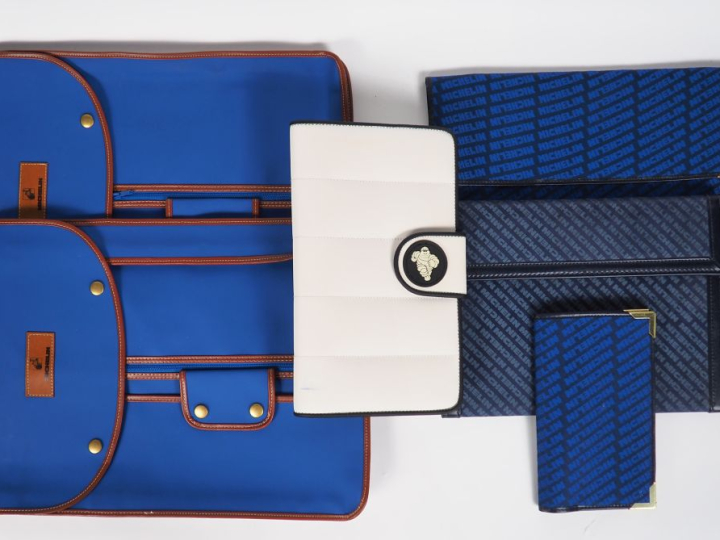 MICHELIN.  Lot de porte documents, porte cartes.