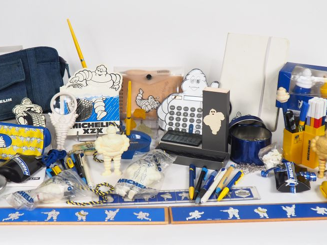 MICHELIN.  Lot d'objets publicitaires comprenant BIB stylos, stylos bi