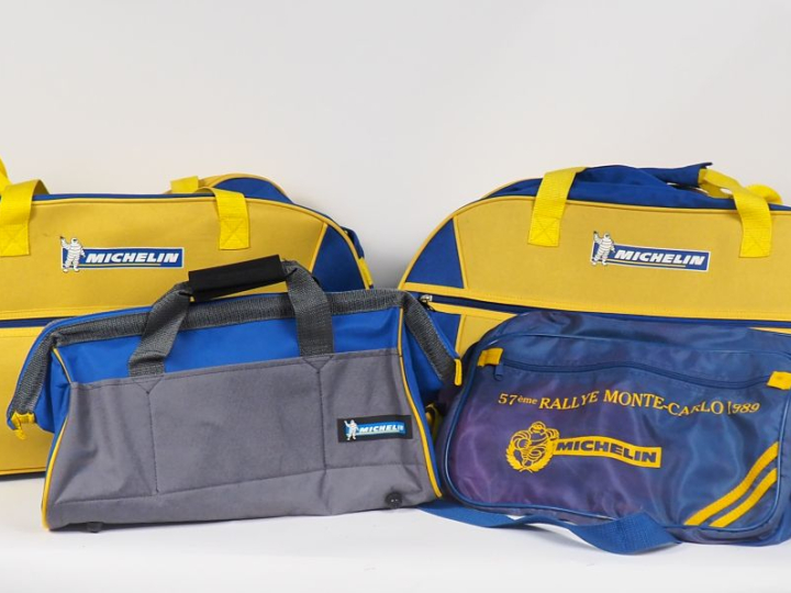 MICHELIN.  Lot de différents sacs dont deux sacs de voyage à roulettes