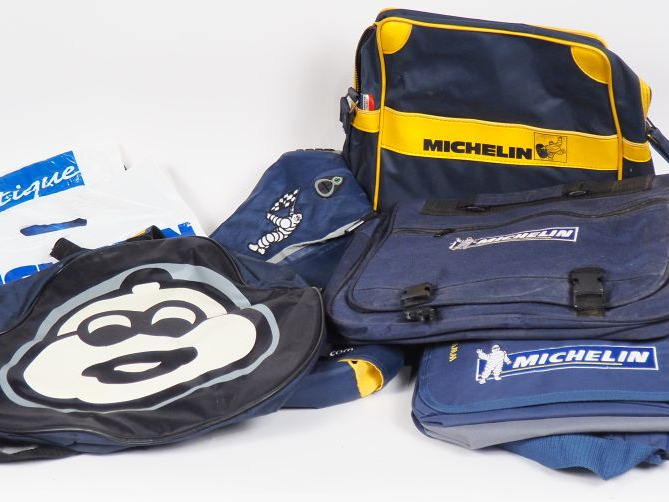 MICHELIN.  Lot comprenant : - sept sacoches - deux sacs à dos - cinq s