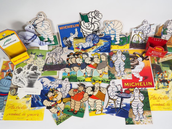 MICHELIN.  Lot de cartonnages publicitaires Bibendums, affiches Michel