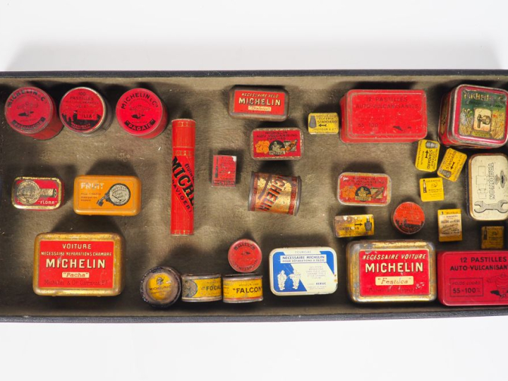 MICHELIN. Lot de 30 différentes boîtes publicitaires en tole lithograp