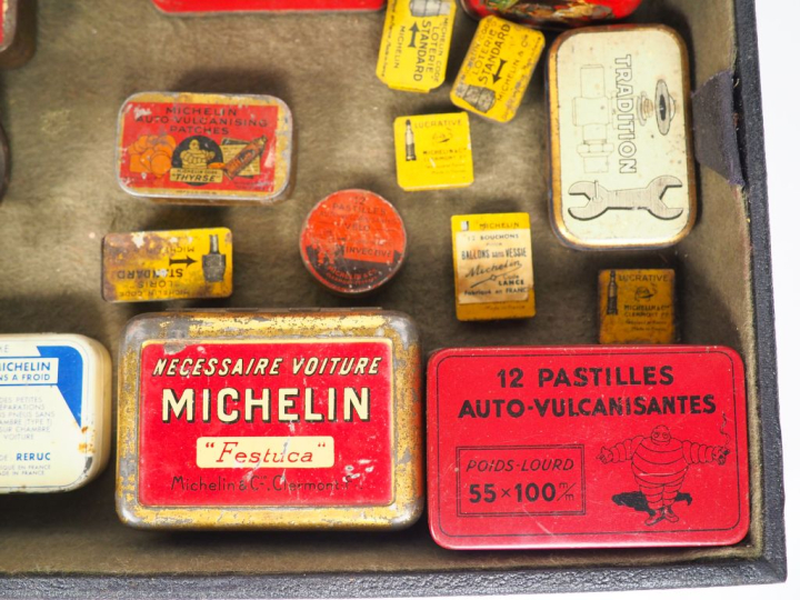 MICHELIN. Lot de 30 différentes boîtes publicitaires en tole lithograp