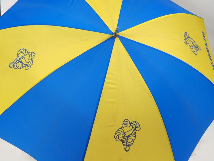 MICHELIN.  Lot de trois parapluies.