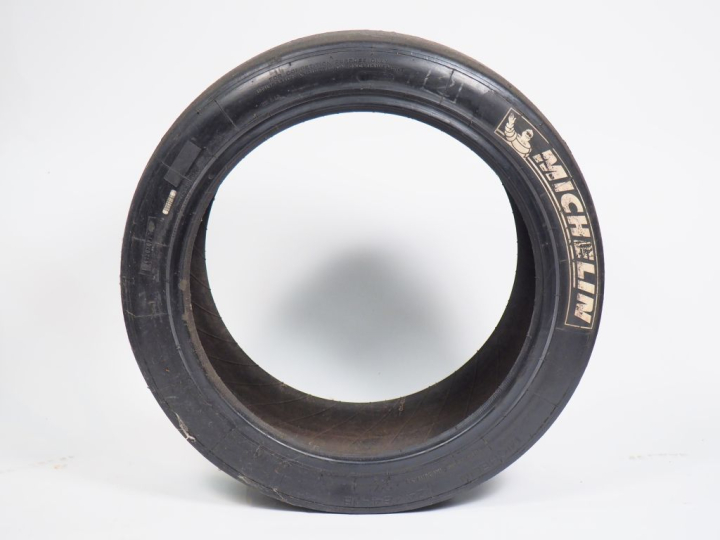 MICHELIN.  Pneu radial 24/64-18