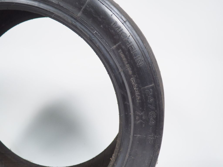 MICHELIN.  Pneu radial 24/64-18