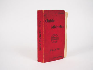 Vente aux enchères MICHELIN.  Guide rouge 1907. (accident, reliure détachée)