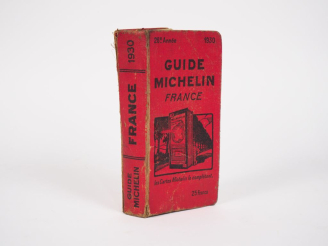 Vente aux enchères MICHELIN.  Guide rouge 1930. (accidents et frottements).